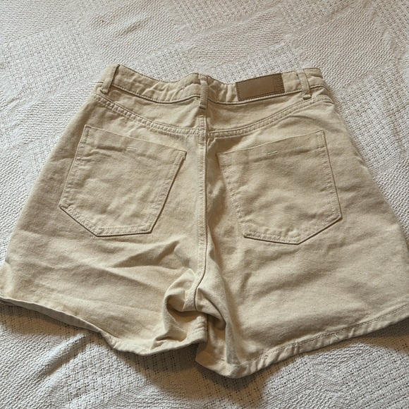Cream Zara Jean Shorts - Picture 2 of 3